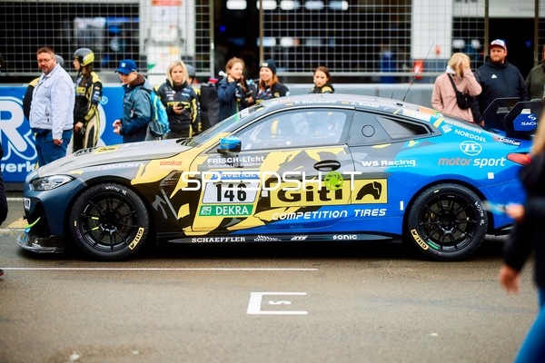GITI TIRE MOTORSPORT BY WS RACING (146): Beitske Visser, Fabienne Wohlwend, Janina Schall, Patricija Stalidzane in Boxengasse