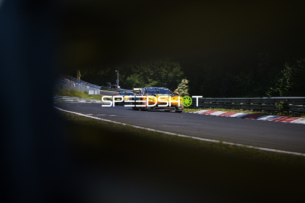 Rennfahrzeug auf der Rennstrecke