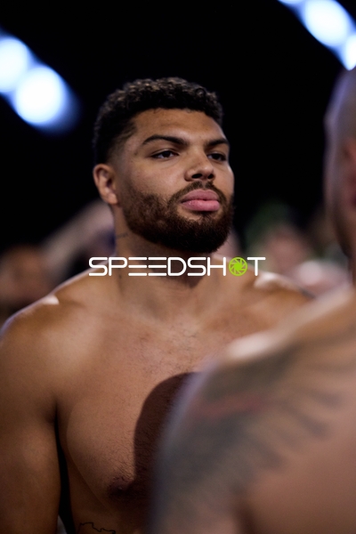 Ringside-Zone Face-Off