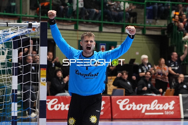 Christopher Rudeck (1; Bergischer HC) jubelt