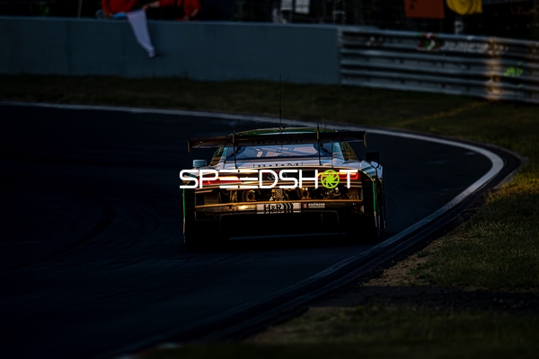 Rennfahrzeug auf der Rennstrecke