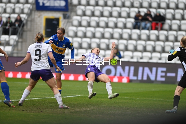 Zweikampf vor dem Tor