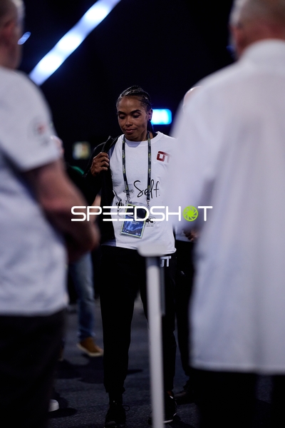 Ringside-Zone Face-Off