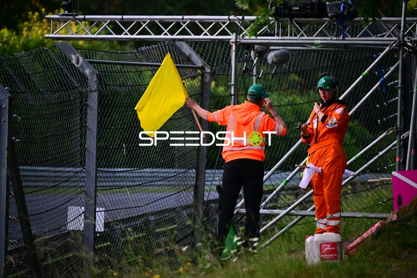 Gelbe Flagge am Nürburgring
