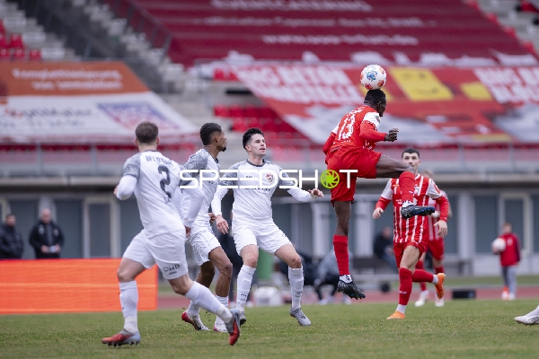 Zweikampf um den Ball