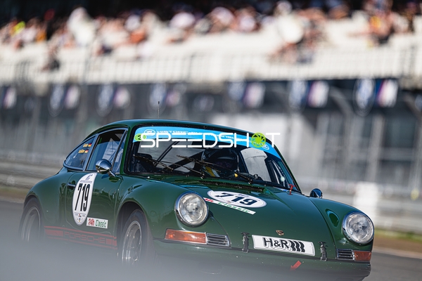 Historischer Porsche auf der Rennstrecke