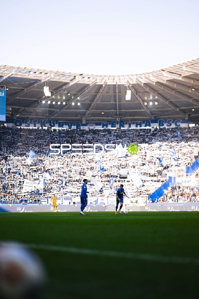 Spieler von Karlsruher SC am Ball
