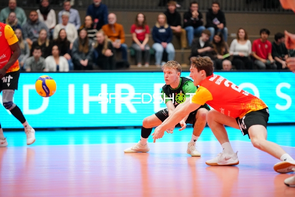 Spielszene mit Mika Ahmann (1; BADEN VOLLEYS SSC Karlsruhe)