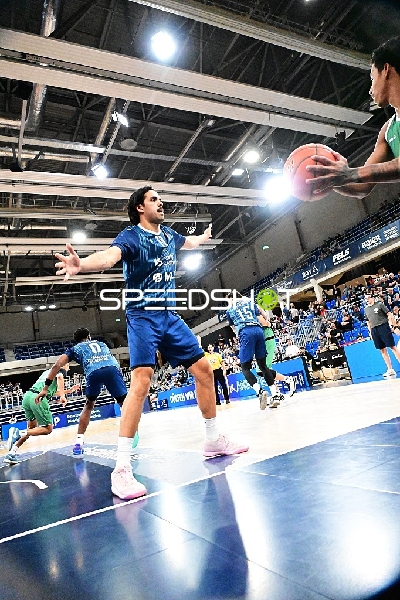 Zweikampf zwischen Erol Ersek (11; MLP) und Behnam Yakhchali Dehkordi (8; Gladiators Trier)