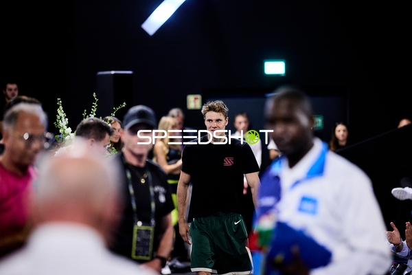 Ringside-Zone Face-Off