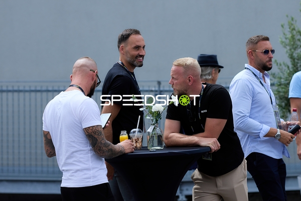 Ringside-Zone Face-Off in Heidelberg