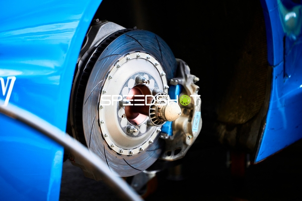 Detailaufnahme Bremsanlage Rennwagen