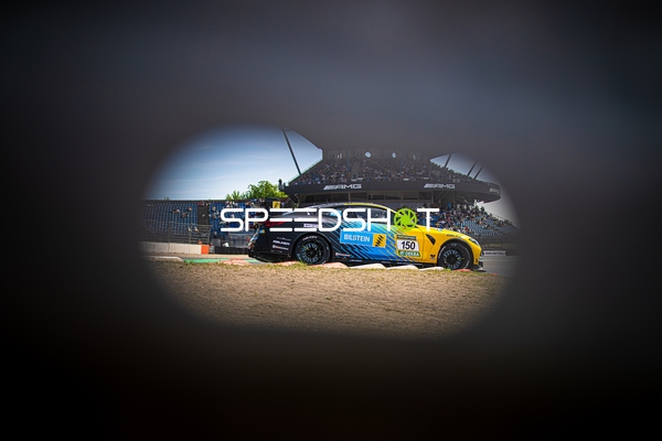 Rennfahrzeug auf der Rennstrecke