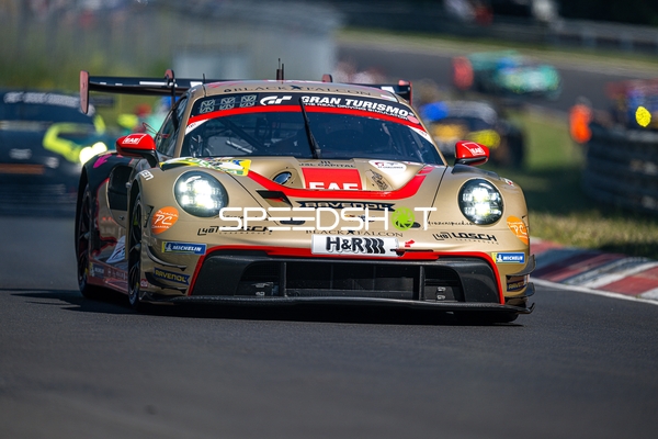Rennfahrzeug auf der Rennstrecke