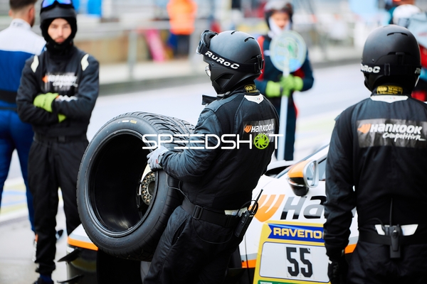 Hankook Competition (55): Jongkyum Kim, Marco Holzer, Roelof Bruins, Steven Cho Boxenstopp absolviert