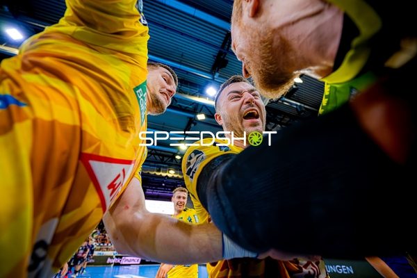 Torjubel Jannik Kohlbacher (80;Rhein Neckar Löwen), Tim Nothdurft (8;Rhein Neckar Löwen)