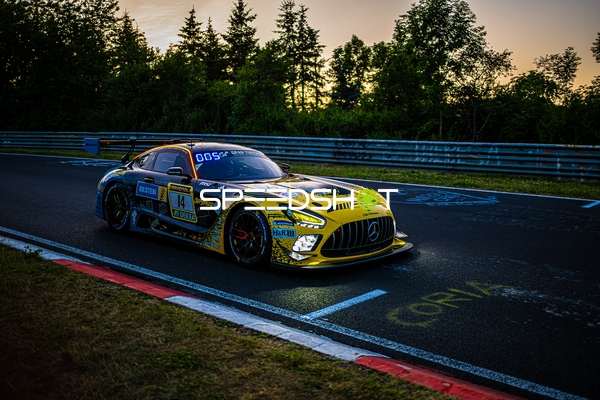 Rennfahrzeug auf der Rennstrecke