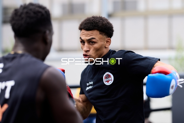 Ringside-Zone Face-Off