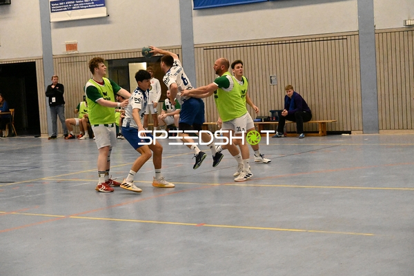 Sprungwurf von TV Edingen in der 1. Halbzeit