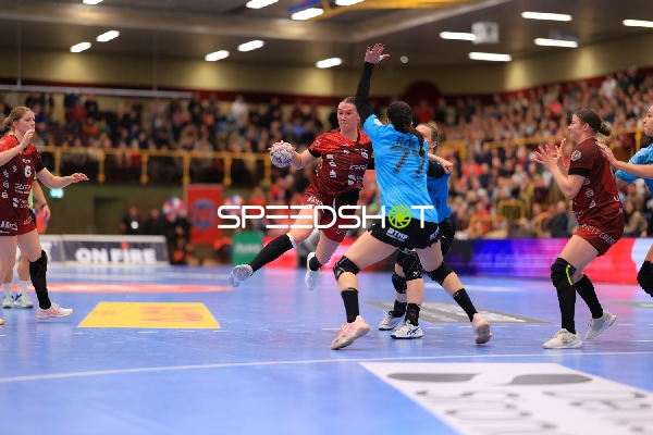 Szene mit Lena Sophia Degenhardt (8; HSG Bensheim/Auerbach), Nina Engel (6; HSG Bensheim/Auerbach) und Isabell Hurst (5; HSG Bensheim/Auerbach)