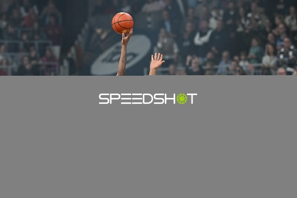 Spielaktion mit Samuell Williamson (10; MLP Academics Heidelberg) und Michale Kyser (12; EWE Baskets Oldenburg)