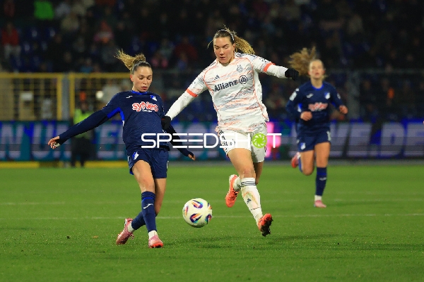 Zweikampf um den Ball