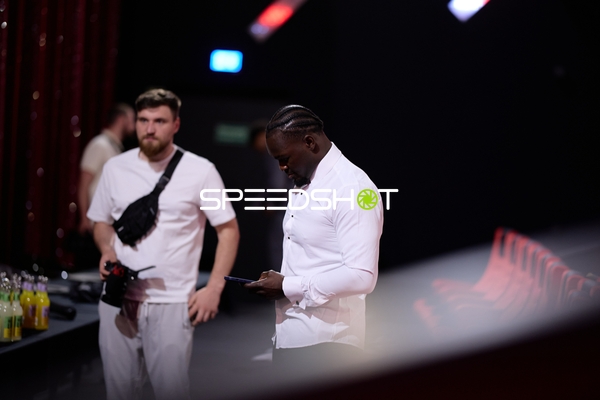 Ringside-Zone Face-Off