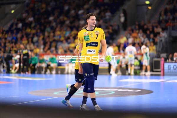 Robert Timmermeister (7; Rhein Neckar Löwen) positioniert sich