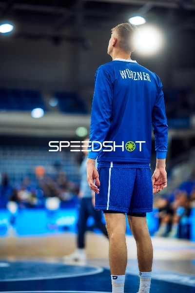 Spieler Niklas Würzner (2, MLP Academics Heidelberg) steht