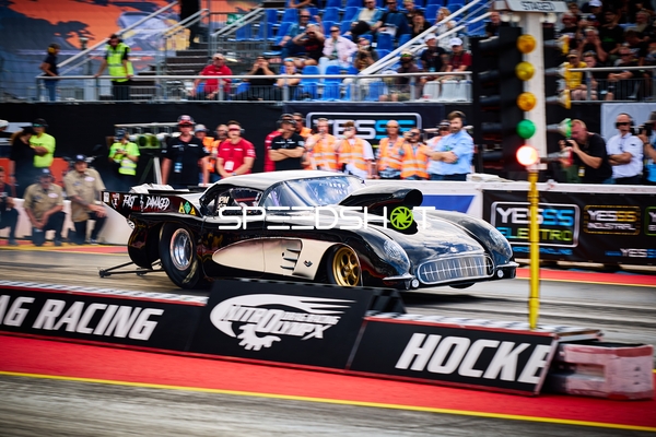 Drag Racing Fahrzeug am Start