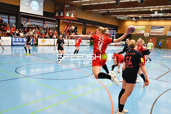 Spielerin der Kurpfalz Bären beim Wurf gegen Mainz 05