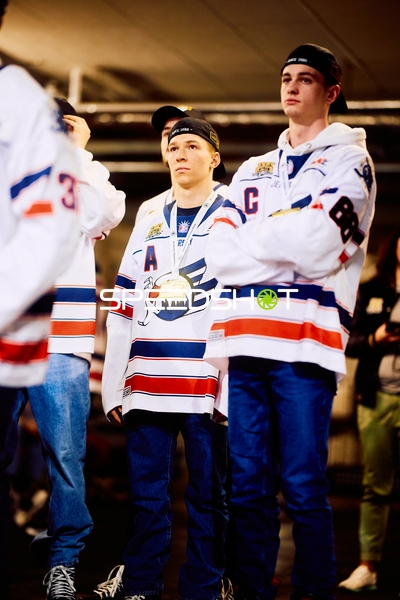 Jungadler feiern Meisterschaftssieg