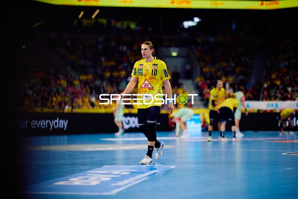 Juri Knorr in Position