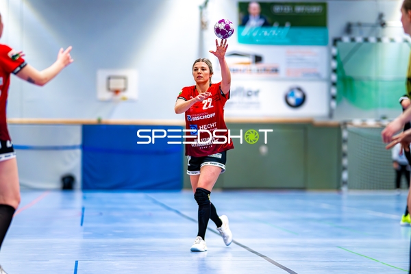 Saskia Fackel (22, SG Schozach-Bottwartal) wirft Ball
