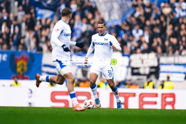 Spielszene mit Ballbesitz