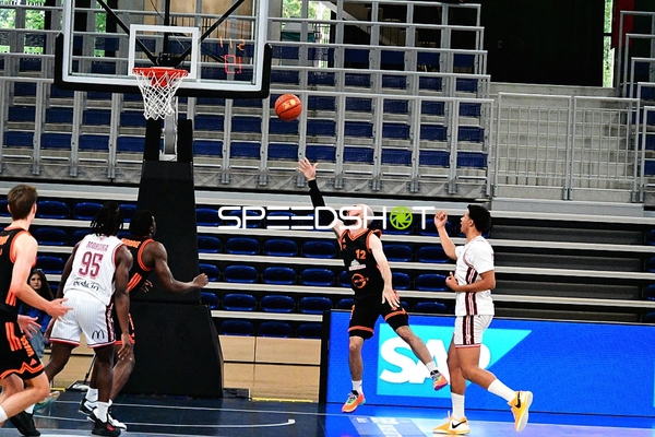 Kampf um den Rebound