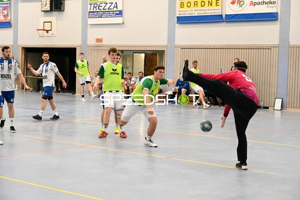 Dynamische Torwartparade im Handballspiel