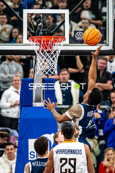 Spielszene mit Eric Reed Jr. (43; MLP Academics Heidelberg) und Antonios Karagiannidis (29; Promitheas Patras Vikos Cola)