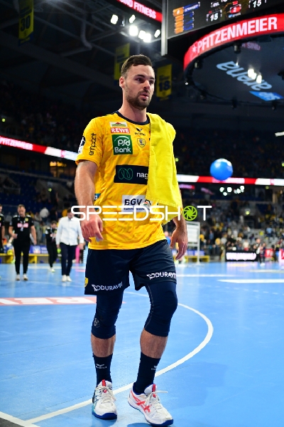 Dani Baijens (77; Rhein Neckar Löwen) mit Handtuch
