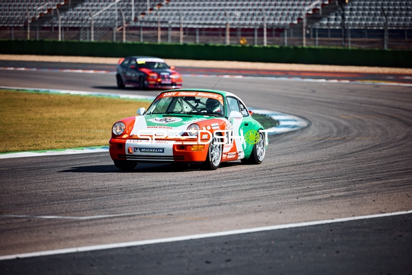 Rennwagen in der Kurve