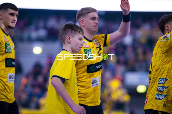 Gespräch zwischen Halil Jaganjac (45; Rhein Neckar Löwen) und Haukur Thrastarson (25; Rhein Neckar Löwen)