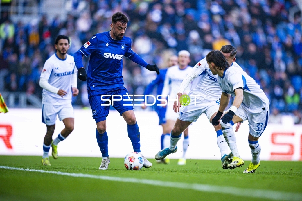 Ballkontrolle und Verteidigung