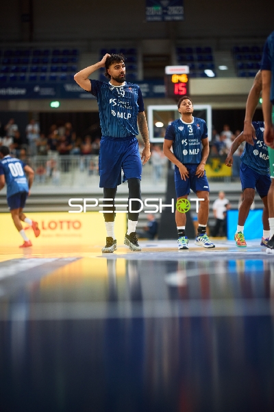 Marcel Keßen (15; MLP) und Kevin McClain (3; MLP) auf dem Court