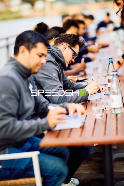 MLP Academics bei Autogrammstunde