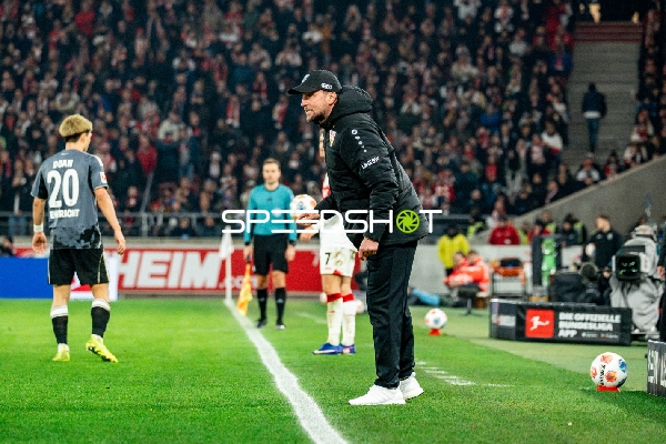 Trainer an der Seitenlinie