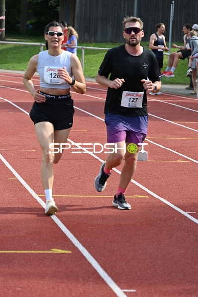 Läufer beim TVE Sommerlauf Edingen 2025