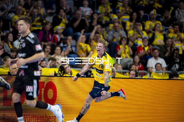 Edwin Aspenbäck (78; Rhein Neckar Löwen) und 44; Rhein Neckar Löwen in Aktion