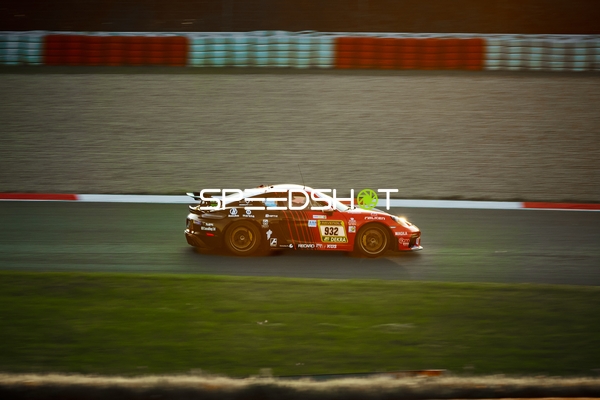 Fahrzeug auf der Rennstrecke