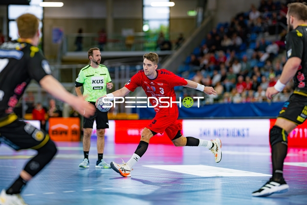 Nikola Vlahovic (3; SG BBM Bietigheim) wirft aufs Tor