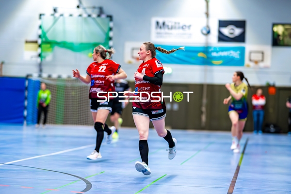 Esther Adam (4, SG Schozach-Bottwartal) und Saskia Fackel (22, SG Schozach-Bottwartal) laufen